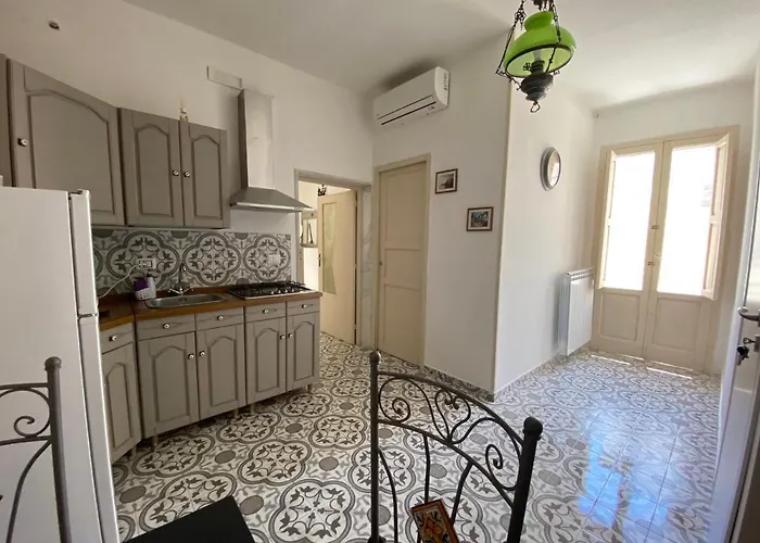Fiori Catene Tra Le Torri