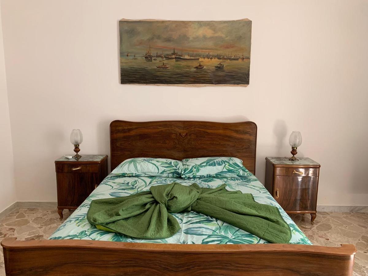 Fiori Catene Tra Le Torri Conversano
