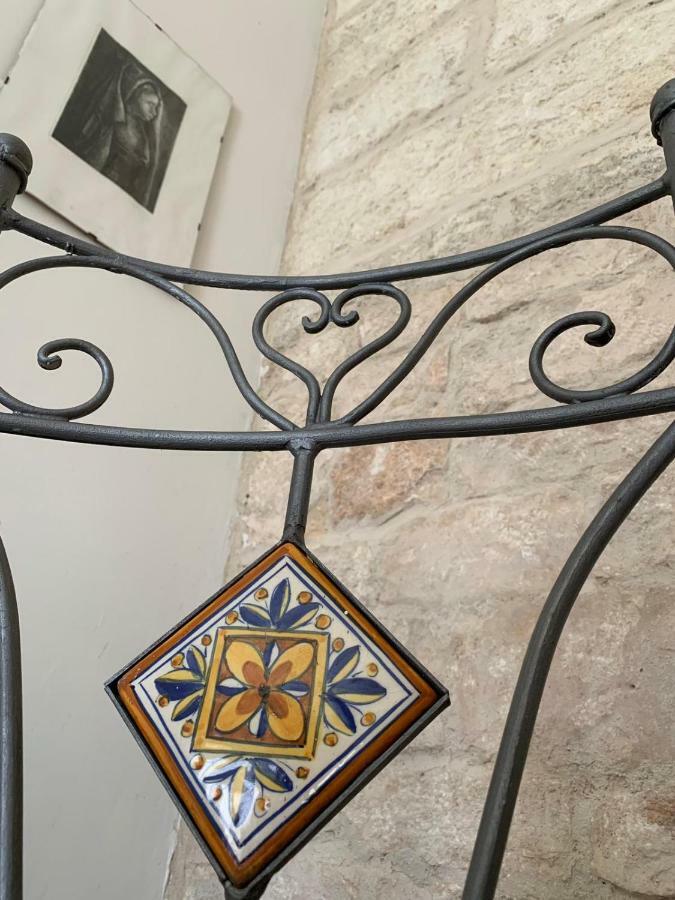 Fiori Catene Tra Le Torri Conversano