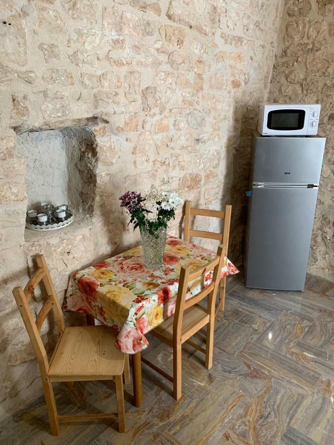 Fiori Catene Tra Le Torri * Conversano