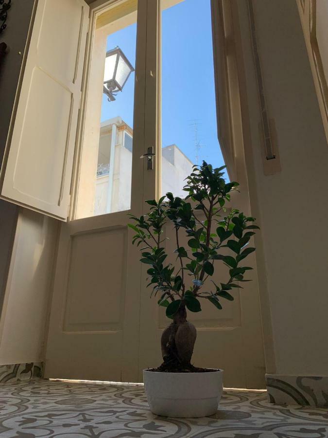 Fiori Catene Tra Le Torri Conversano